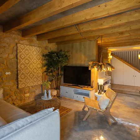 Baguhouse Villa *
