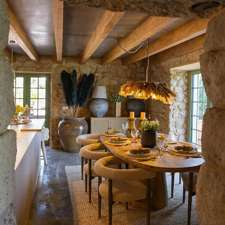 Baguhouse Villa